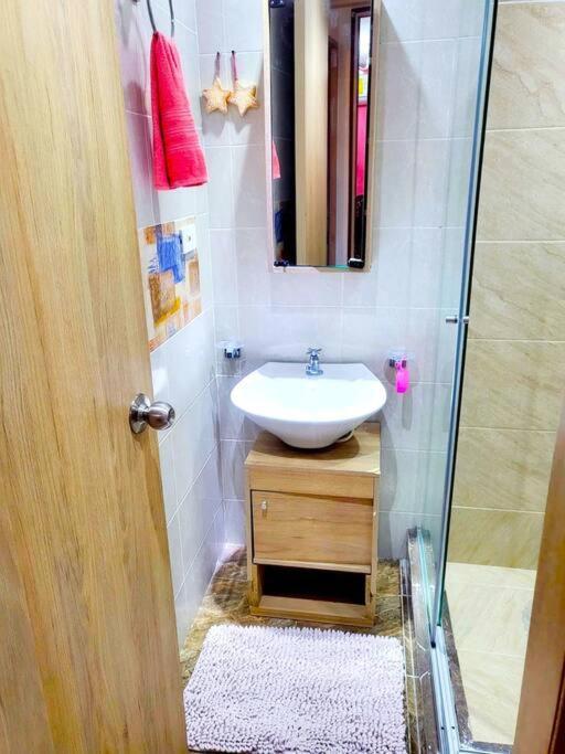 Piso Rosa En El Rodadero Con Piscina Y Amenidades